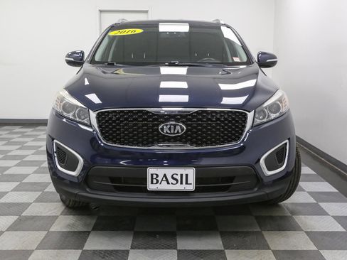 Used 2016 Kia Sorento LX w/ LX Convenience Package image 3