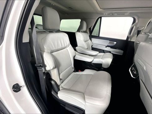 Used 2025 Ford Expedition Platinum AWD/4WD image 27
