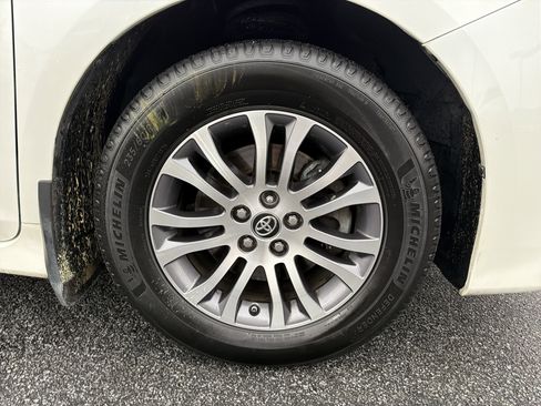 Used 2020 Toyota Sienna XLE image 13