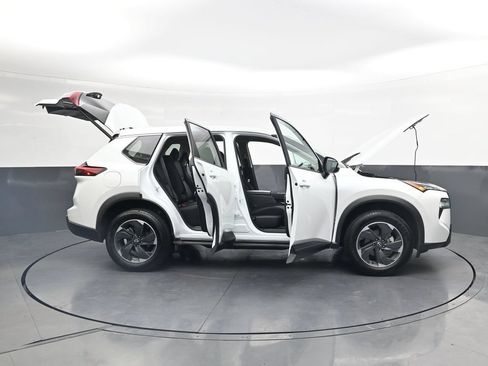 Used 2025 Nissan Rogue SV FWD image 48