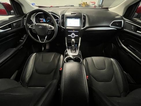 Used 2018 Ford Edge Titanium w/ Equipment Group 302A AWD/4WD image 17