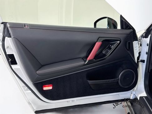 Used 2021 Nissan GT-R NISMO AWD/4WD image 23