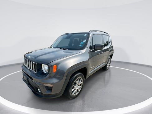Used 2019 Jeep Renegade Latitude w/ Cold Weather Group AWD/4WD image 4