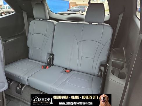 Used 2024 Buick Enclave Essence w/ Experience Buick Package AWD/4WD image 31