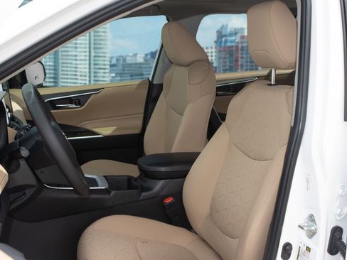 Used 2024 Toyota RAV4 XLE image 16