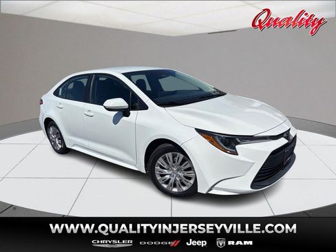 Used 2023 Toyota Corolla LE FWD image 1