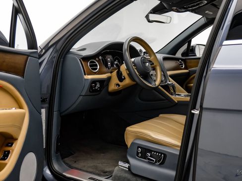 Used 2023 Bentley Bentayga Extended Wheelbase AWD/4WD image 33