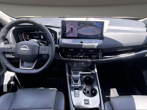 Certified 2025 Nissan Rogue SL w/ Tech Package FWD image 14
