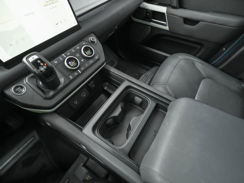 Used 2022 Land Rover Defender 110 SE image 11