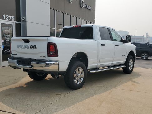 Used 2026 RAM 2500 Big Horn AWD/4WD image 4