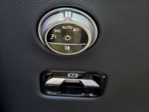 Used 2026 Mercedes-Benz GLC 300 4MATIC image 25