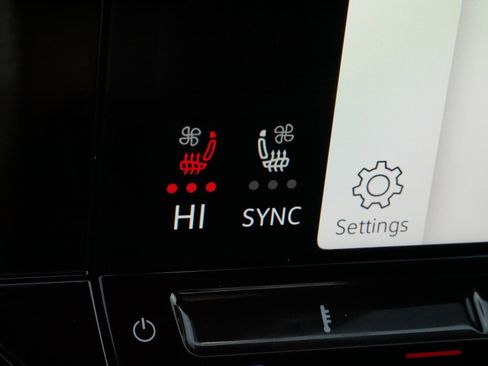 Certified 2024 Volkswagen Atlas Cross Sport SEL R-Line image 30