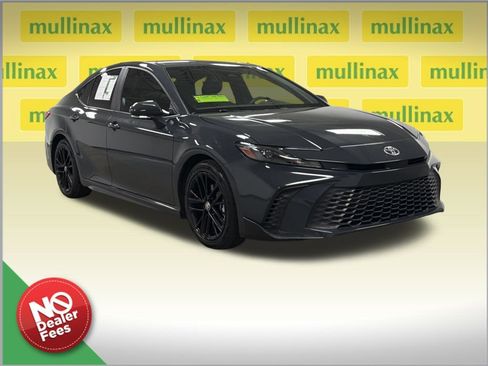 Used 2025 Toyota Camry SE w/ Multimedia Upgrade Package FWD image 1
