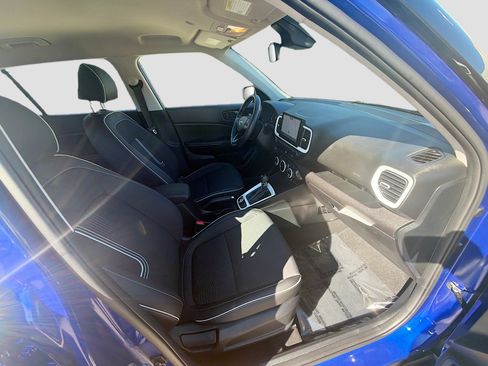 Used 2024 Hyundai Venue Limited image 31