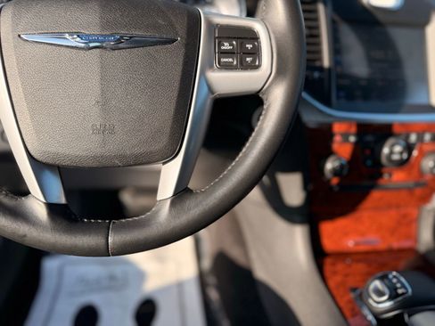 Used 2014 Chrysler 300 image 18
