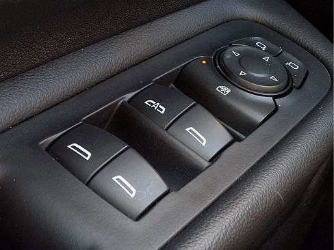 Used 2024 GMC Terrain SLT AWD/4WD image 28