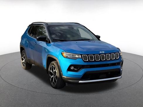 Used 2025 Jeep Compass Limited image 3