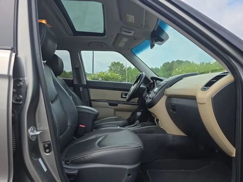 Used 2013 Kia Soul ! FWD image 38