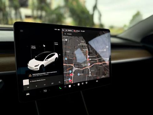 Used 2019 Tesla Model 3 Standard Range Plus image 18