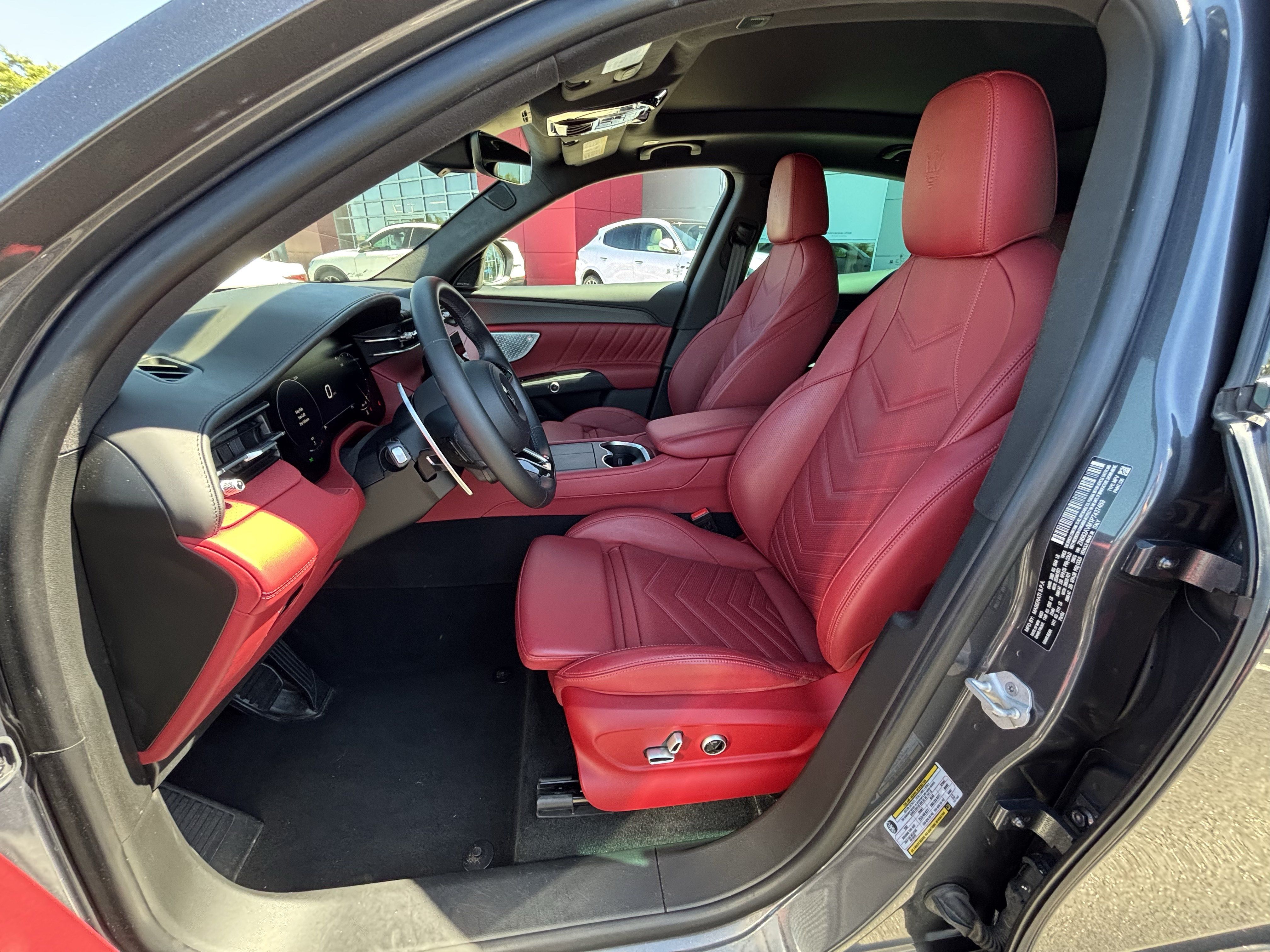 Used 2023 Maserati Grecale Folgore AWD/4WD image 31