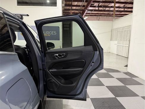 Used 2022 Volvo XC60 B5 Momentum image 28