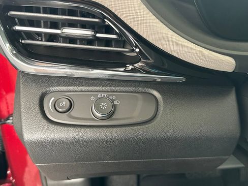 Used 2025 Buick Envista Avenir FWD image 19