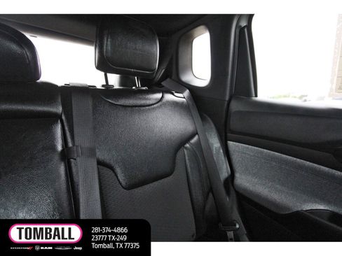 Used 2024 Jeep Compass Latitude w/ Convenience Group image 11