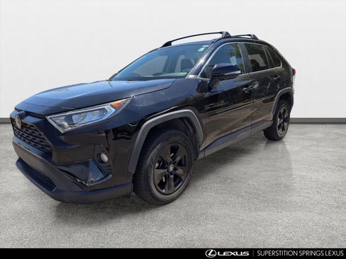 Used 2019 Toyota RAV4 XLE w/ Convenience Package FWD image 5