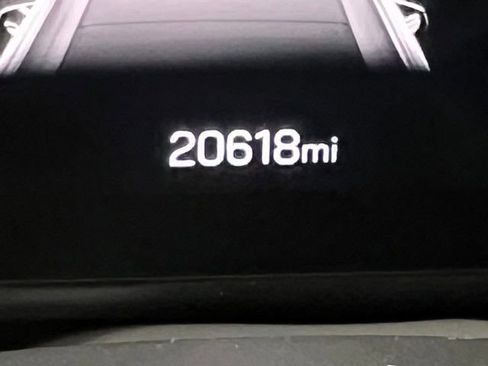 Used 2025 GMC Yukon XL Denali image 28