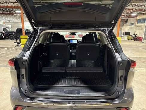 Used 2022 Toyota Highlander Limited AWD/4WD image 11