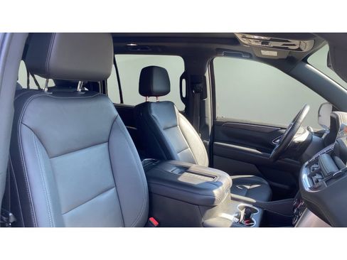 Used 2022 Chevrolet Suburban Z71 w/ Luxury Package AWD/4WD image 11