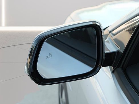 New 2025 VinFast VF 8 Eco AWD/4WD image 7