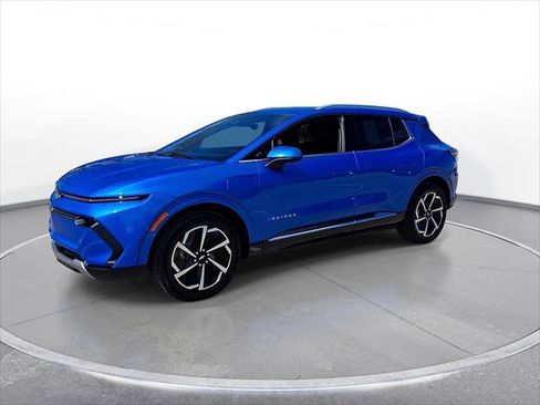 Used 2025 Chevrolet Equinox EV LT w/ Convenience Package image 4