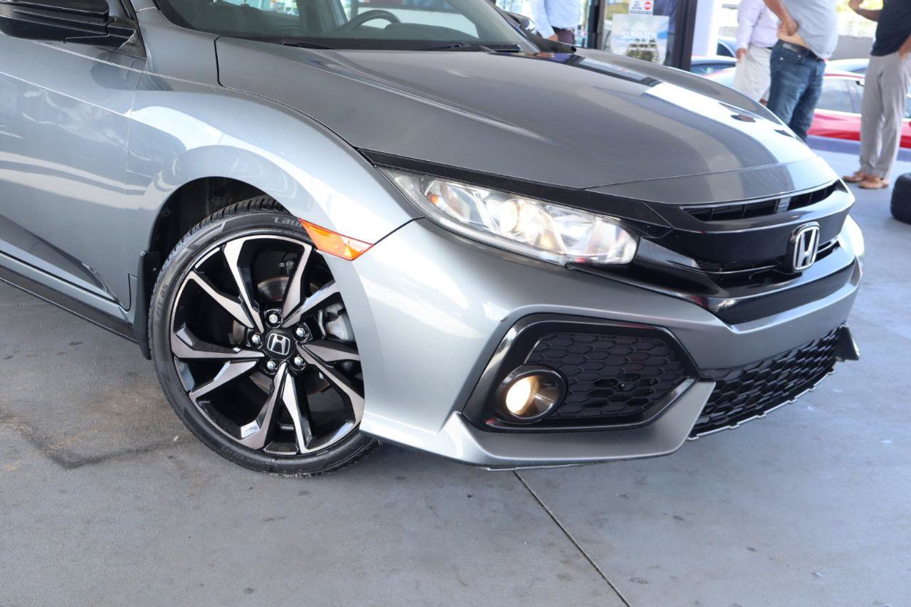 Used 2018 Honda Civic Sport image 2