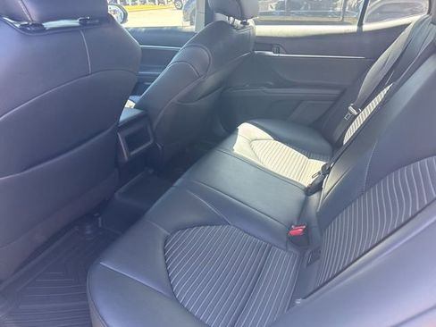 Used 2019 Toyota Camry SE image 10
