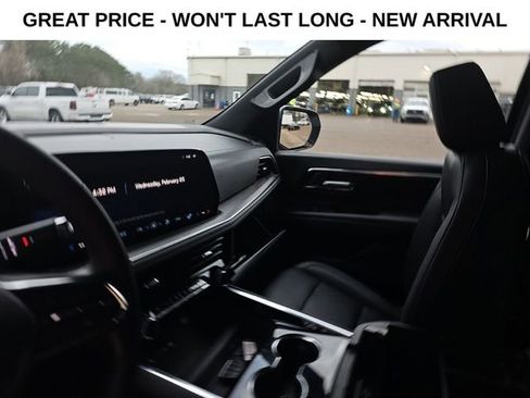 Used 2025 Chevrolet Suburban Z71 image 9