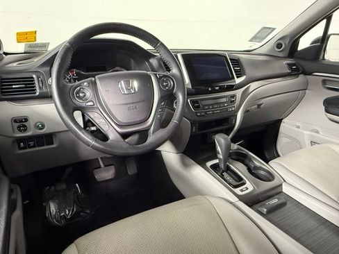Used 2017 Honda Ridgeline RTL-T image 39
