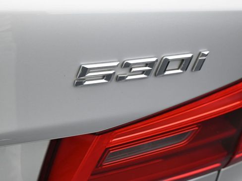 Used 2020 BMW 530i w/ Convenience Package image 36
