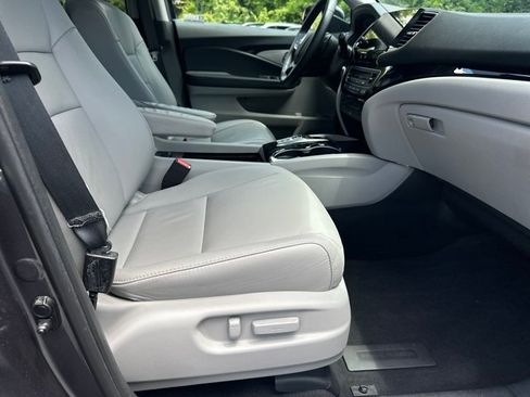 Used 2022 Honda Pilot Touring image 15