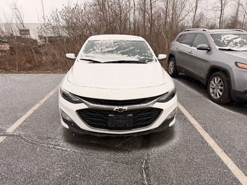 Used 2024 Chevrolet Malibu LT w/ Sport Edition image 2