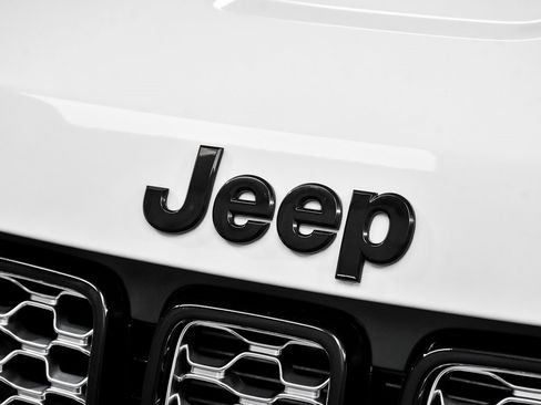 Used 2021 Jeep Grand Cherokee Laredo X image 75