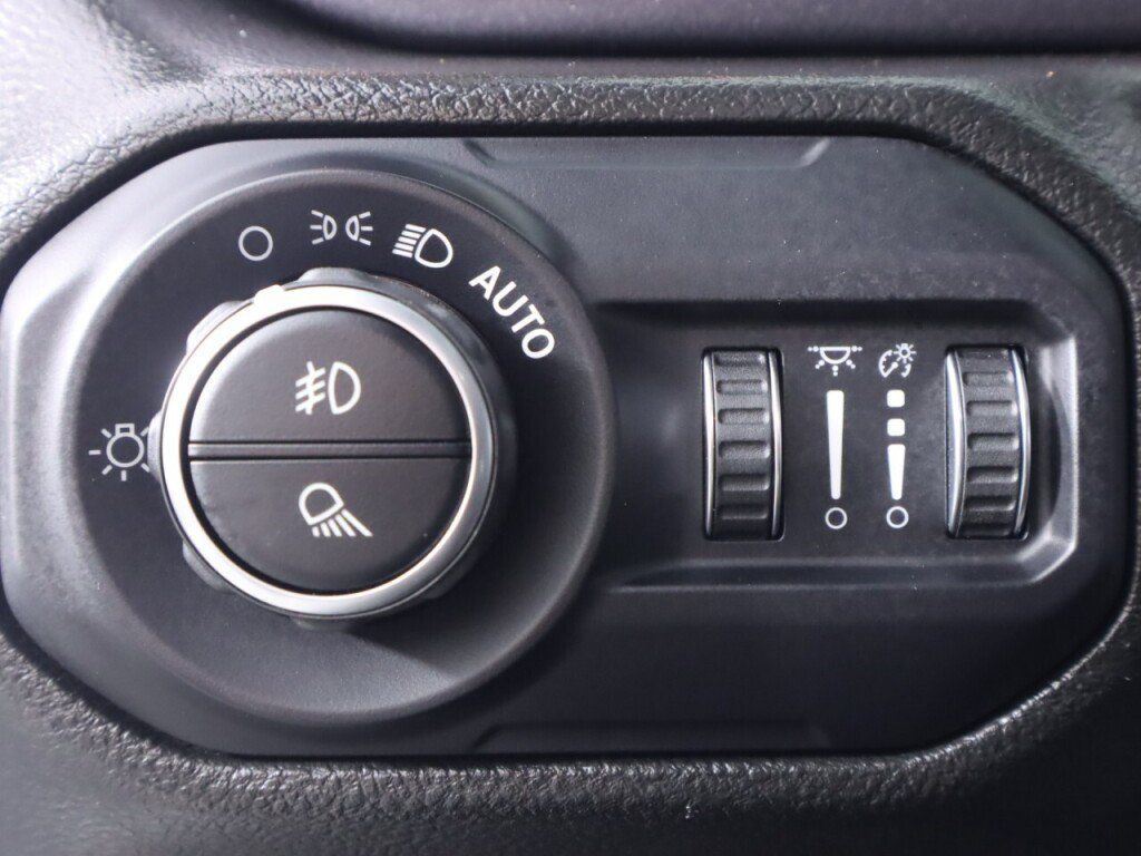 Used 2022 Jeep Gladiator Mojave w/ LED Lighting Group AWD/4WD image 10