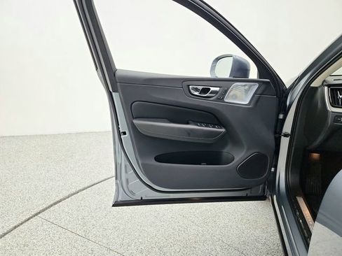 Used 2018 Volvo XC60 T6 Inscription w/ Luxury Seat Package image 29