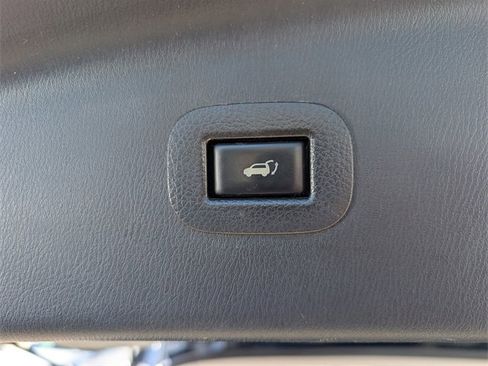 Used 2018 Nissan Armada Platinum image 10