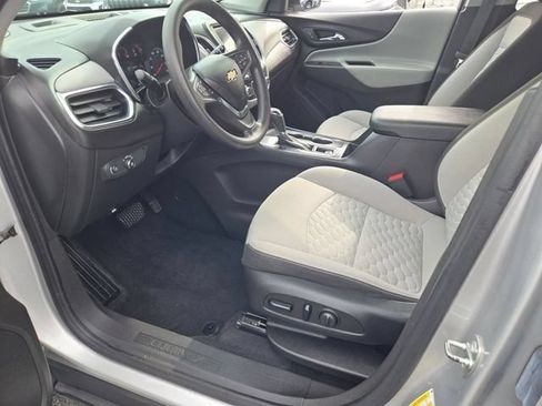 Used 2021 Chevrolet Equinox LS w/ LS Convenience Package FWD image 16