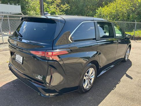 Used 2021 Toyota Sienna XSE AWD/4WD image 5