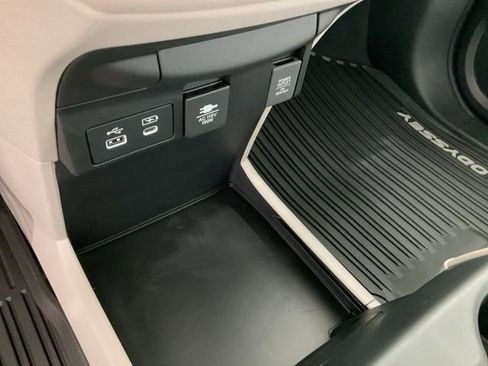 New 2026 Honda Odyssey Touring image 14