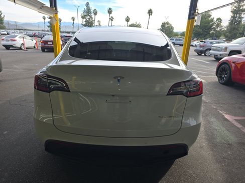 Used 2021 Tesla Model Y Long Range image 4