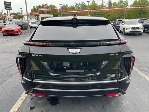 Used 2026 Cadillac Lyriq Signature Luxury RWD image 6