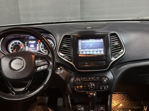 Used 2020 Jeep Cherokee Latitude Plus AWD/4WD image 29